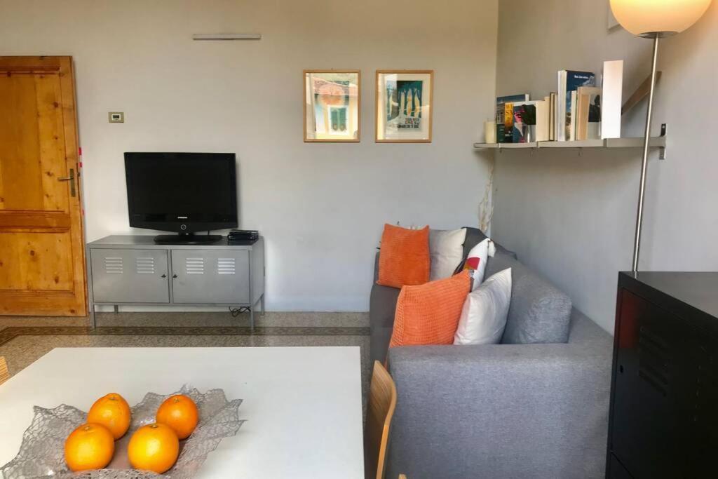 Sunny Top Floor In San Frediano Florenz Exterior foto