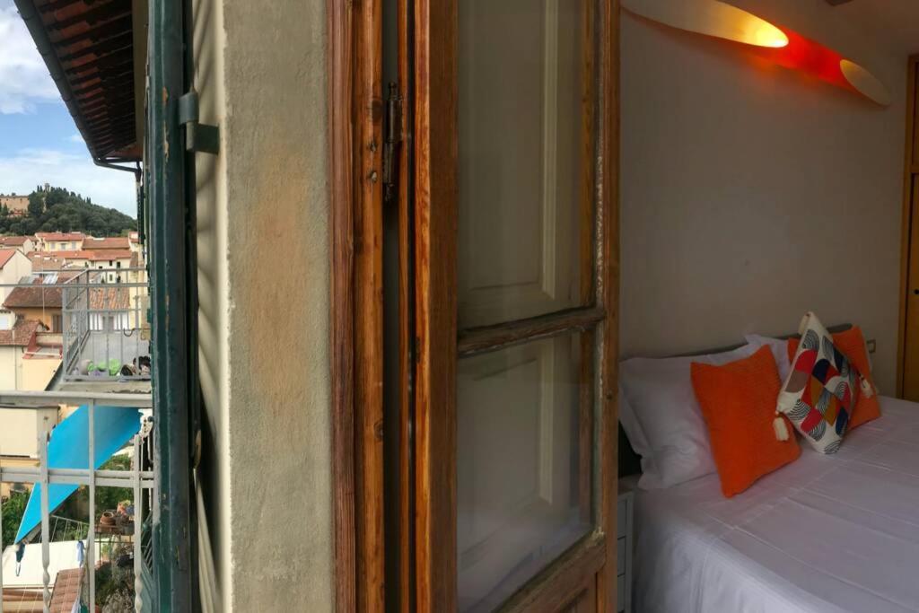 Sunny Top Floor In San Frediano Florenz Exterior foto