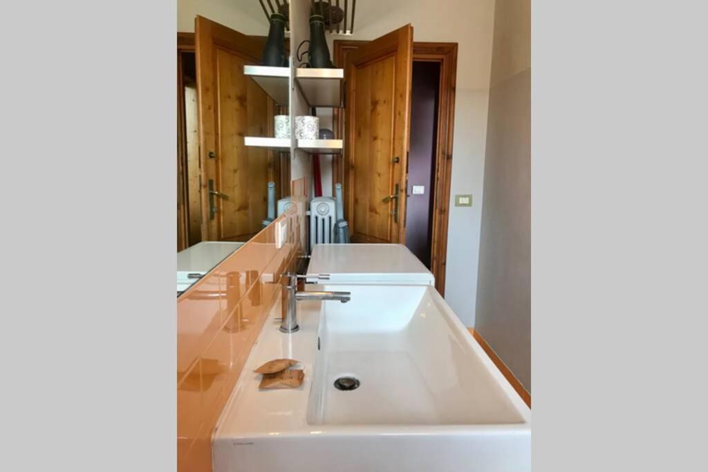 Sunny Top Floor In San Frediano Florenz Exterior foto