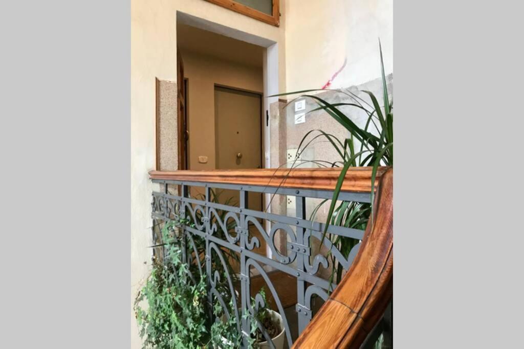 Sunny Top Floor In San Frediano Florenz Exterior foto